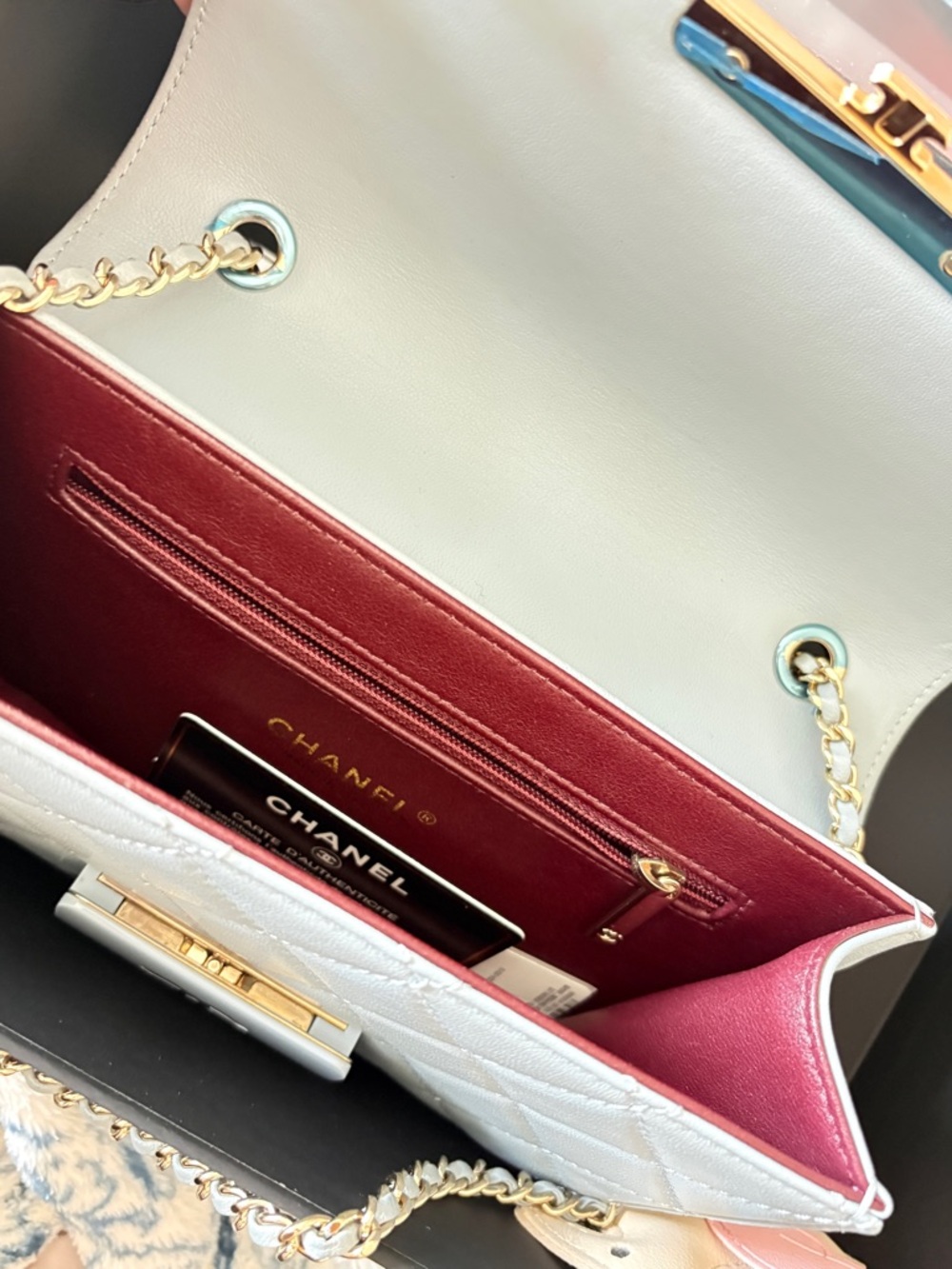CHANEL Quilted Leather Shoulder Bag in Powder Blue with Gold Hardware - Picture 4 of 7